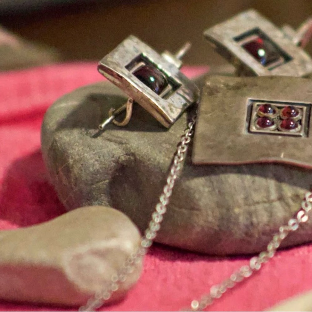 925 Silpada  Silver and Garnet Necklace Set